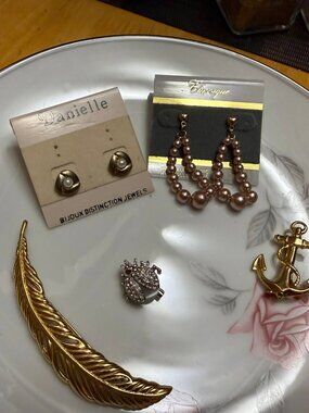 Bundle of Vintage Jewellery